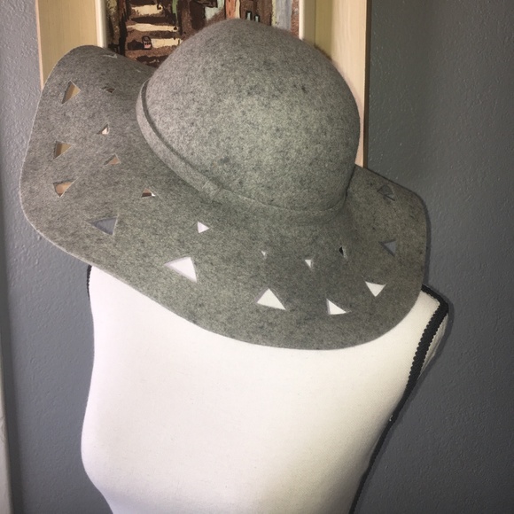 NWT Anthro Grey Cut Out Felt Hat - Picture 1 of 1